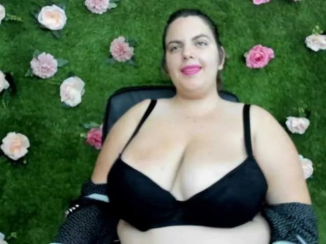 HugeTittiess Image 9