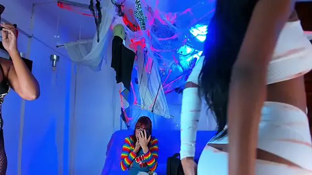 madams_worker Image 6