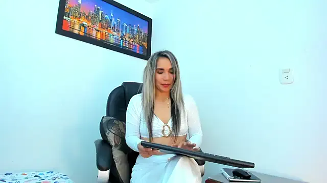 Ms_lunaRose's Thumb Image