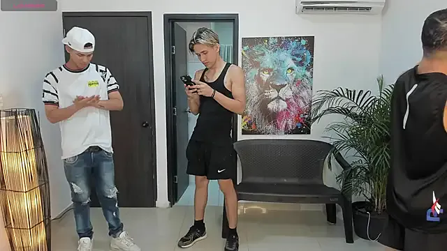 Voyeurism_guyss's Thumb Image